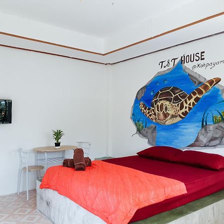 Hotel T And T House (Adults Only) à Koh Phayam Extérieur photo