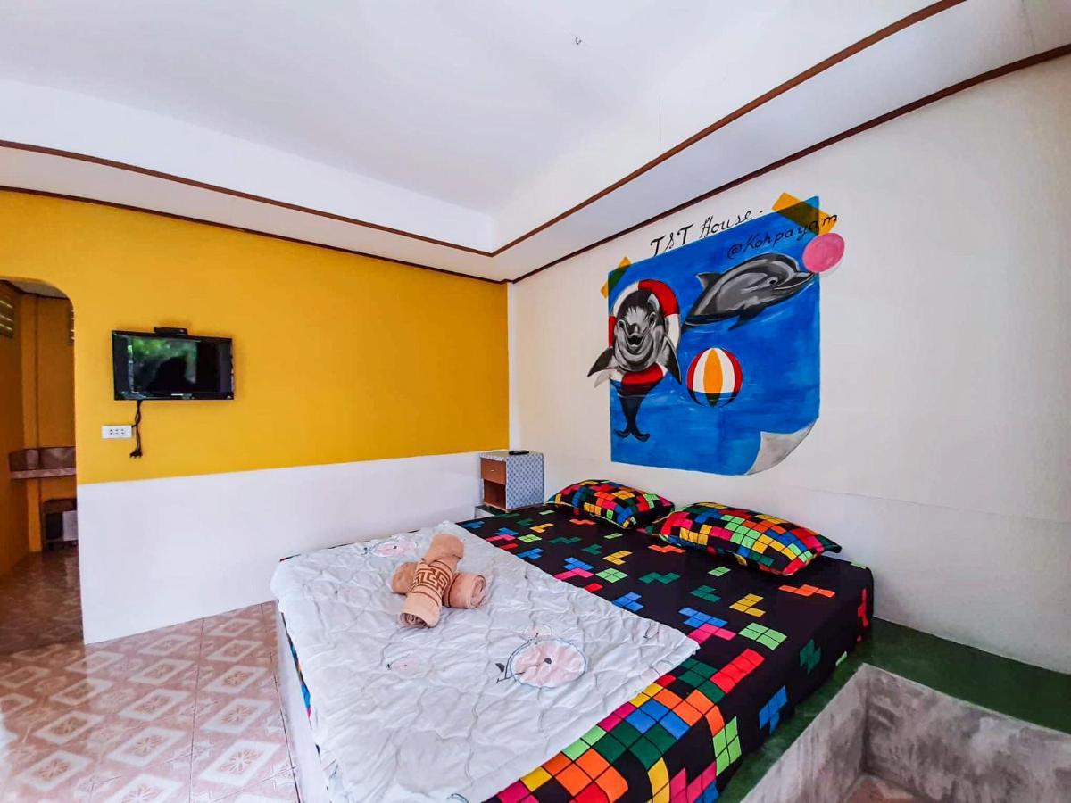 Hotel T And T House (Adults Only) à Koh Phayam Extérieur photo