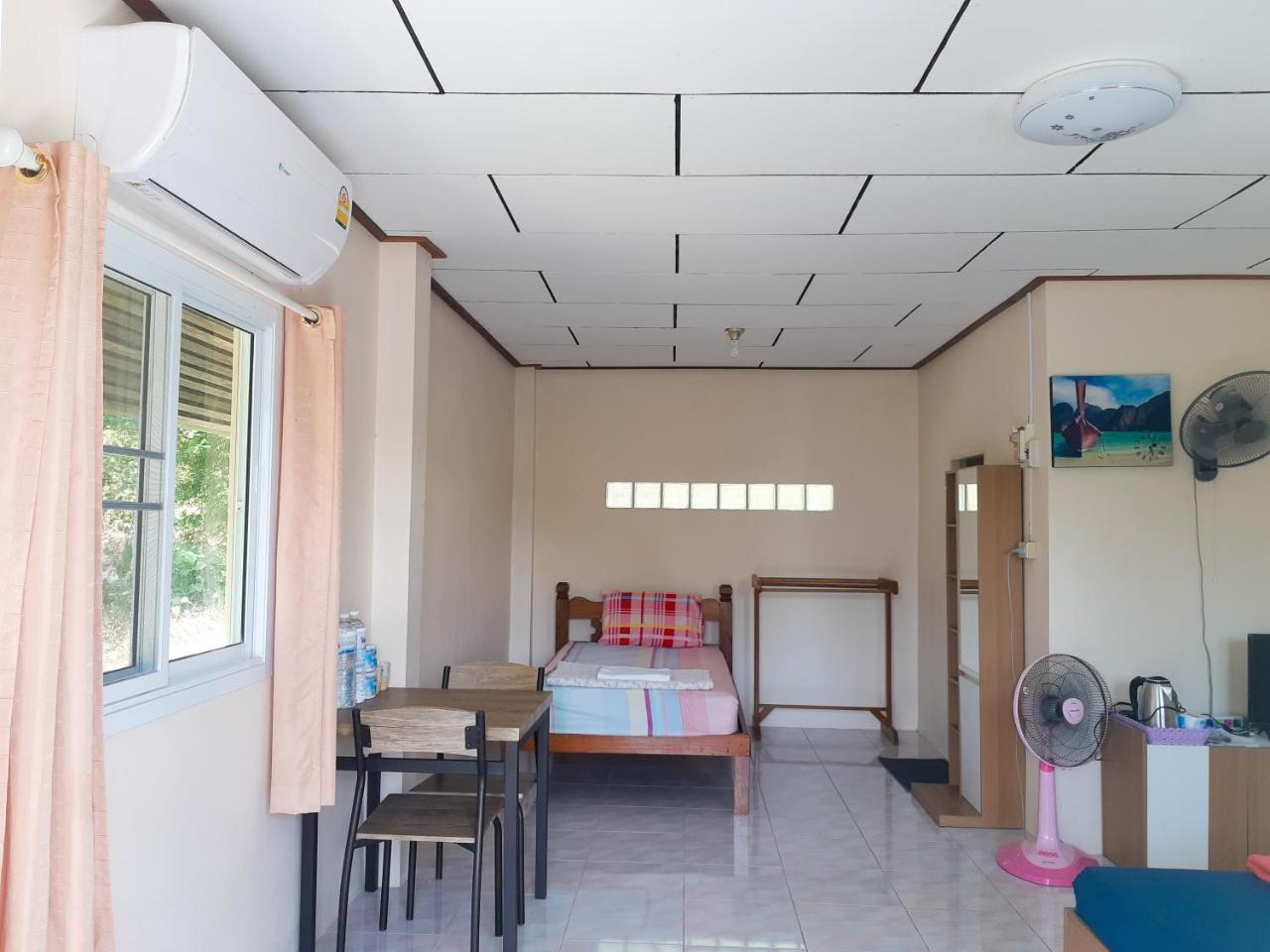 Hotel T And T House (Adults Only) à Koh Phayam Extérieur photo