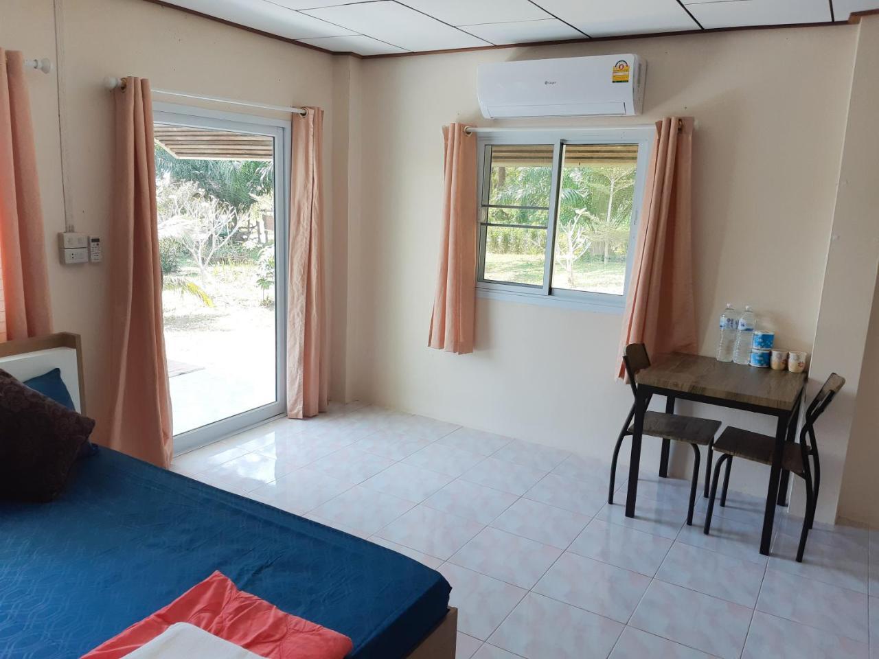 Hotel T And T House (Adults Only) à Koh Phayam Extérieur photo