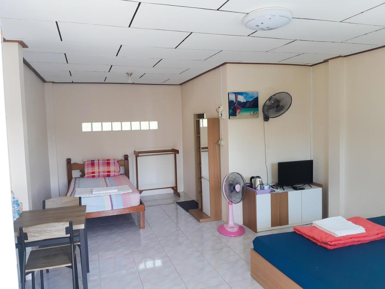 Hotel T And T House (Adults Only) à Koh Phayam Extérieur photo