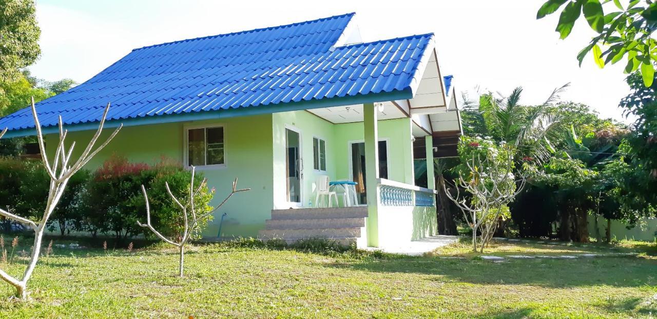 Hotel T And T House (Adults Only) à Koh Phayam Extérieur photo