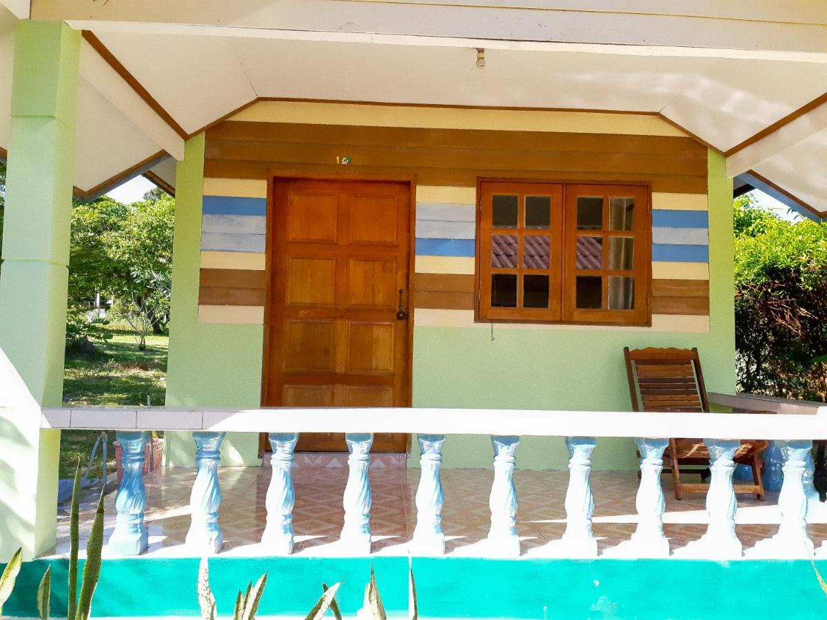 Hotel T And T House (Adults Only) à Koh Phayam Extérieur photo