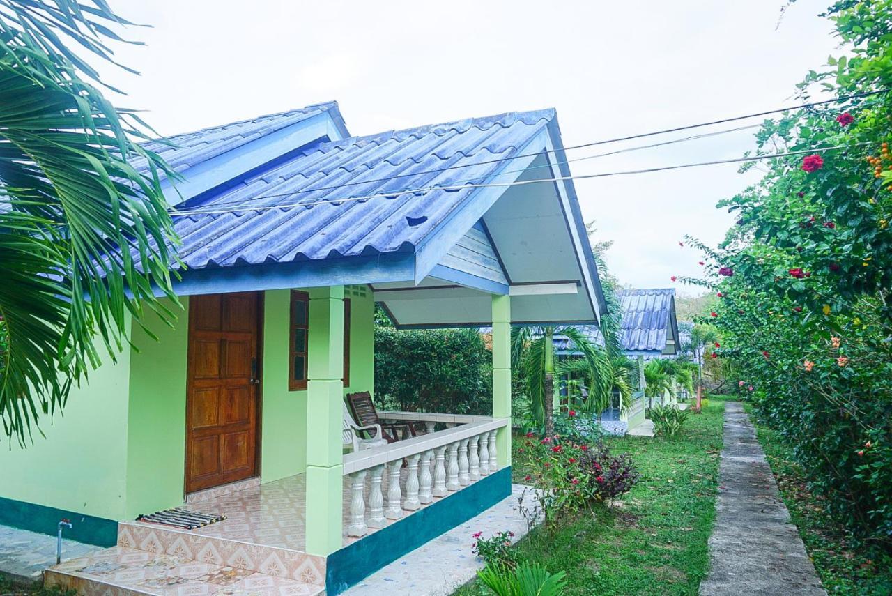 Hotel T And T House (Adults Only) à Koh Phayam Extérieur photo